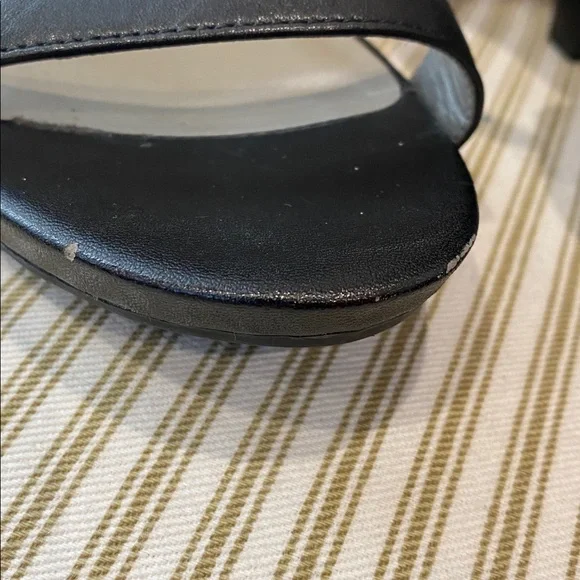 Me Too Elegant Leather Black Women's Sandals - Picture 8 of 8